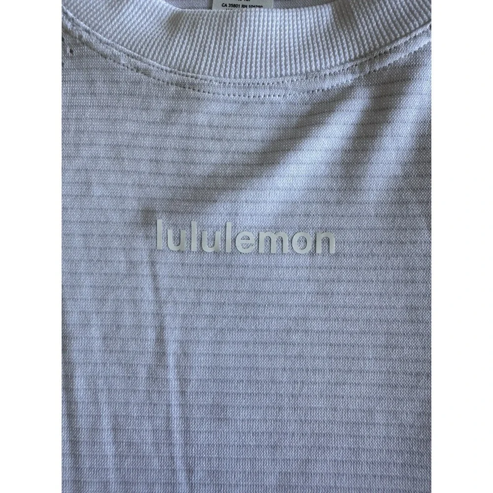 Lululemon SWIFTLY HIGH LOW CROPPED TANK TOP WHITE SIZE 12 Word Logo NWT